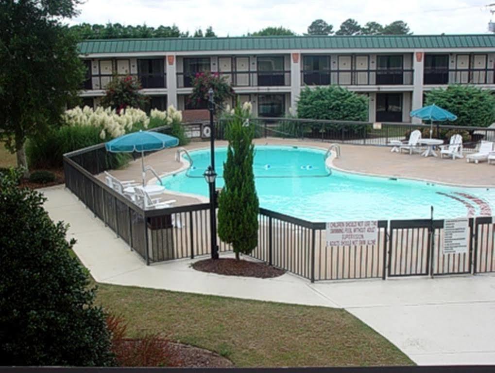 Mayfair Inn Williamston Exterior foto